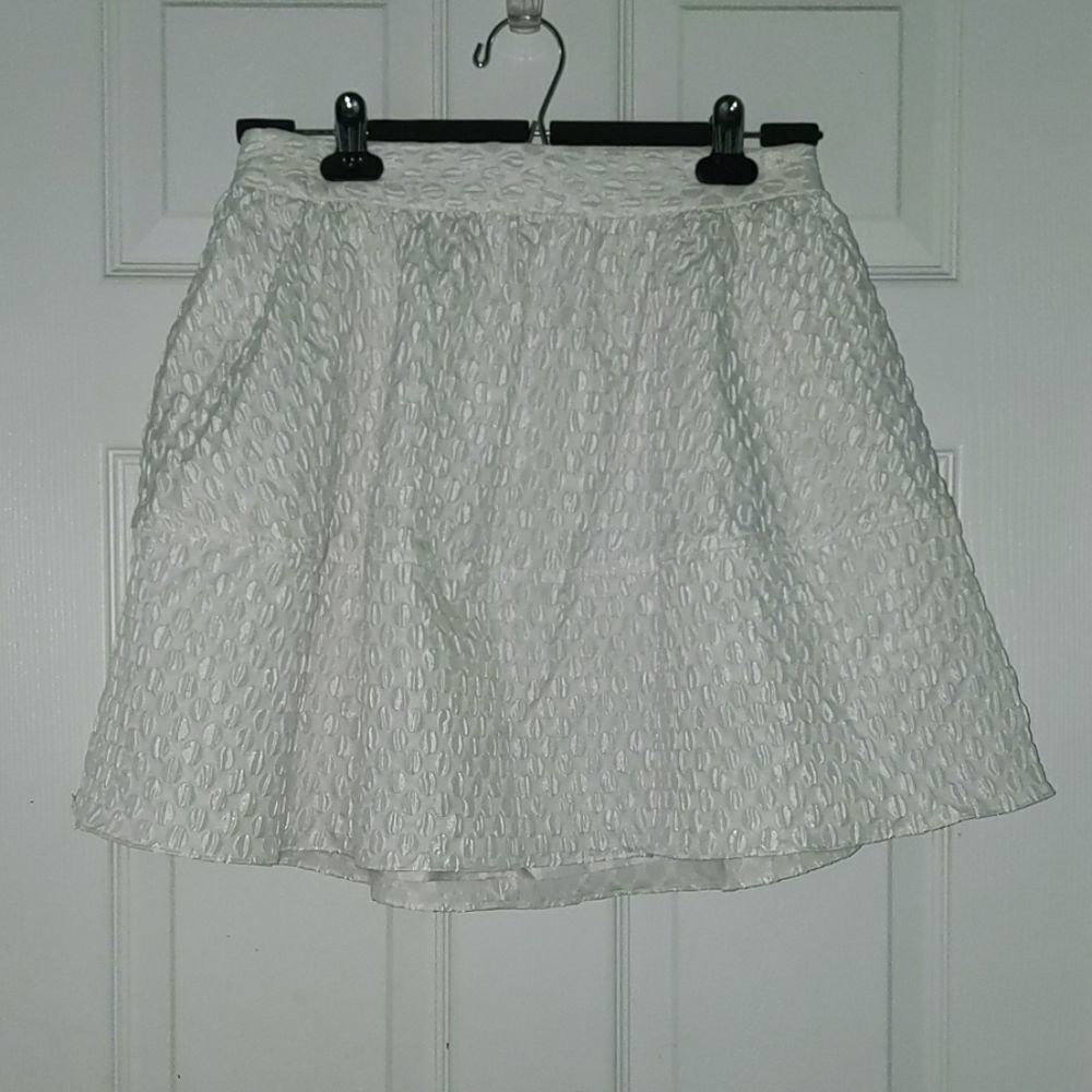 Express off white skirt Sz 6 EUC